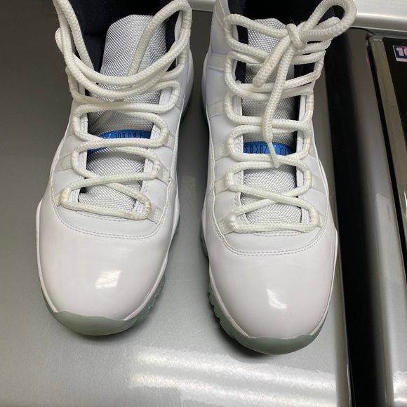 Men’s Jordan 11s Legend blue - Picture 10 of 12